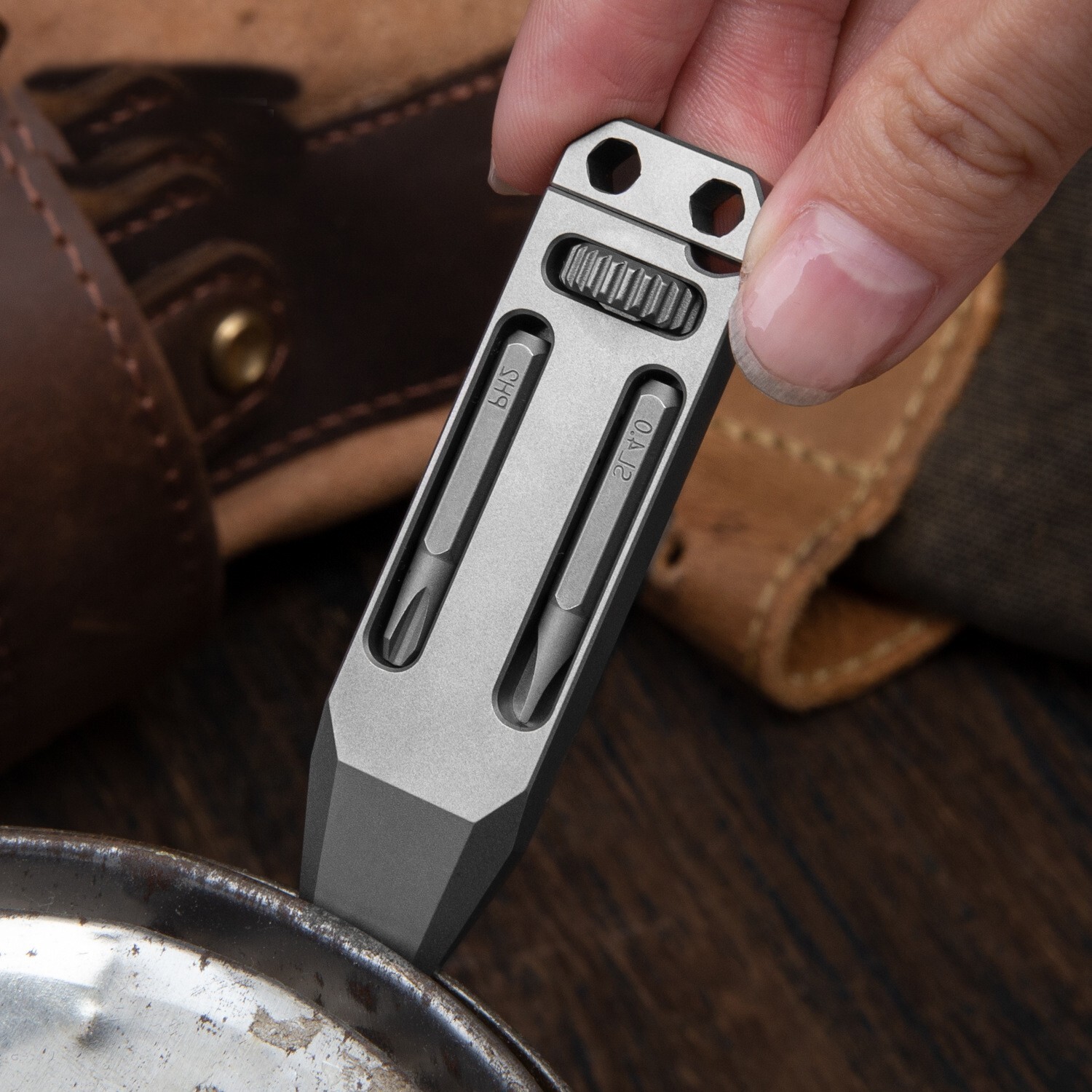 EDC Titanium Alloy Multifunctional Screwdriver Camping Portable tool Equipment