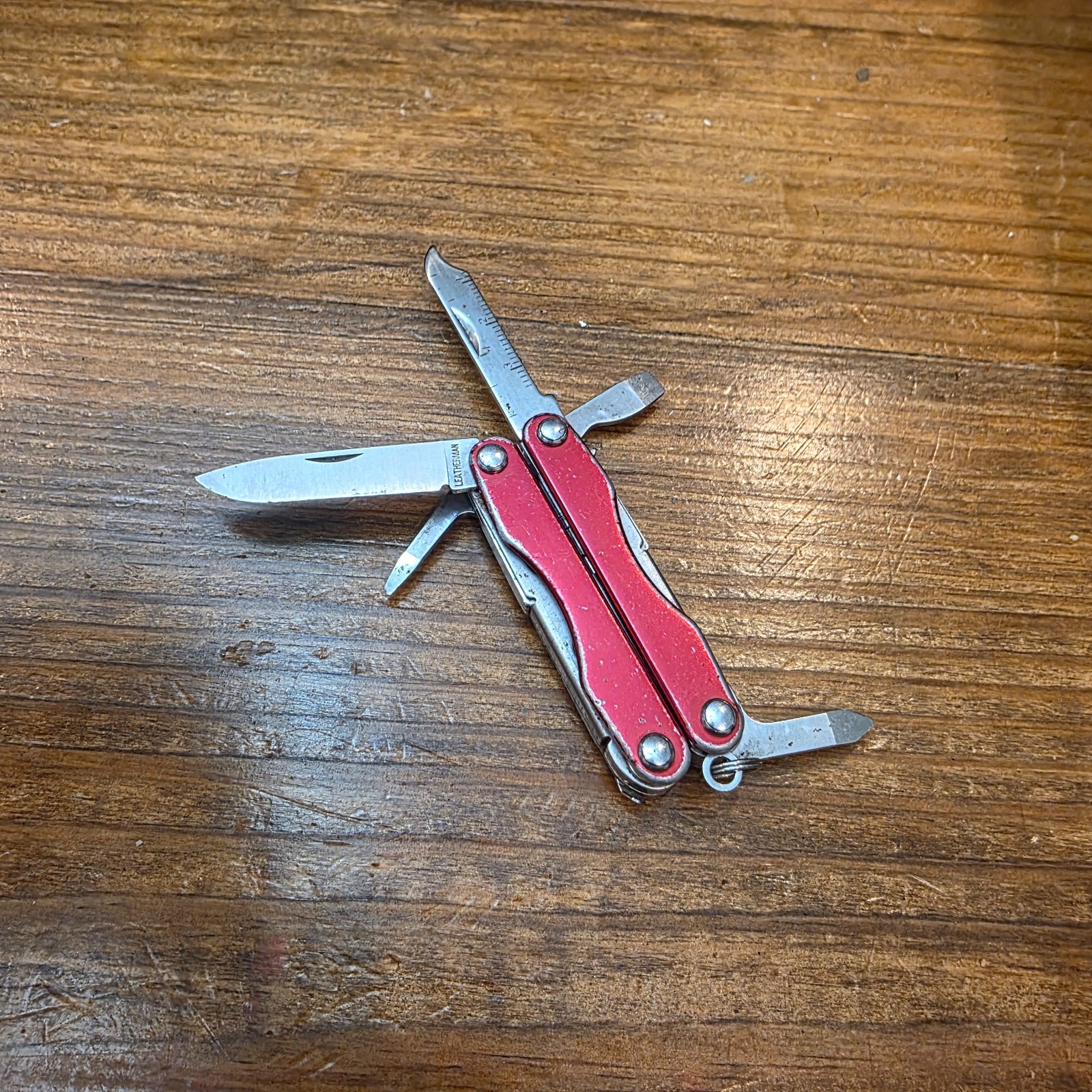 Leatherman SQUIRT S4 Red Multi-Tool (Retired) – LL