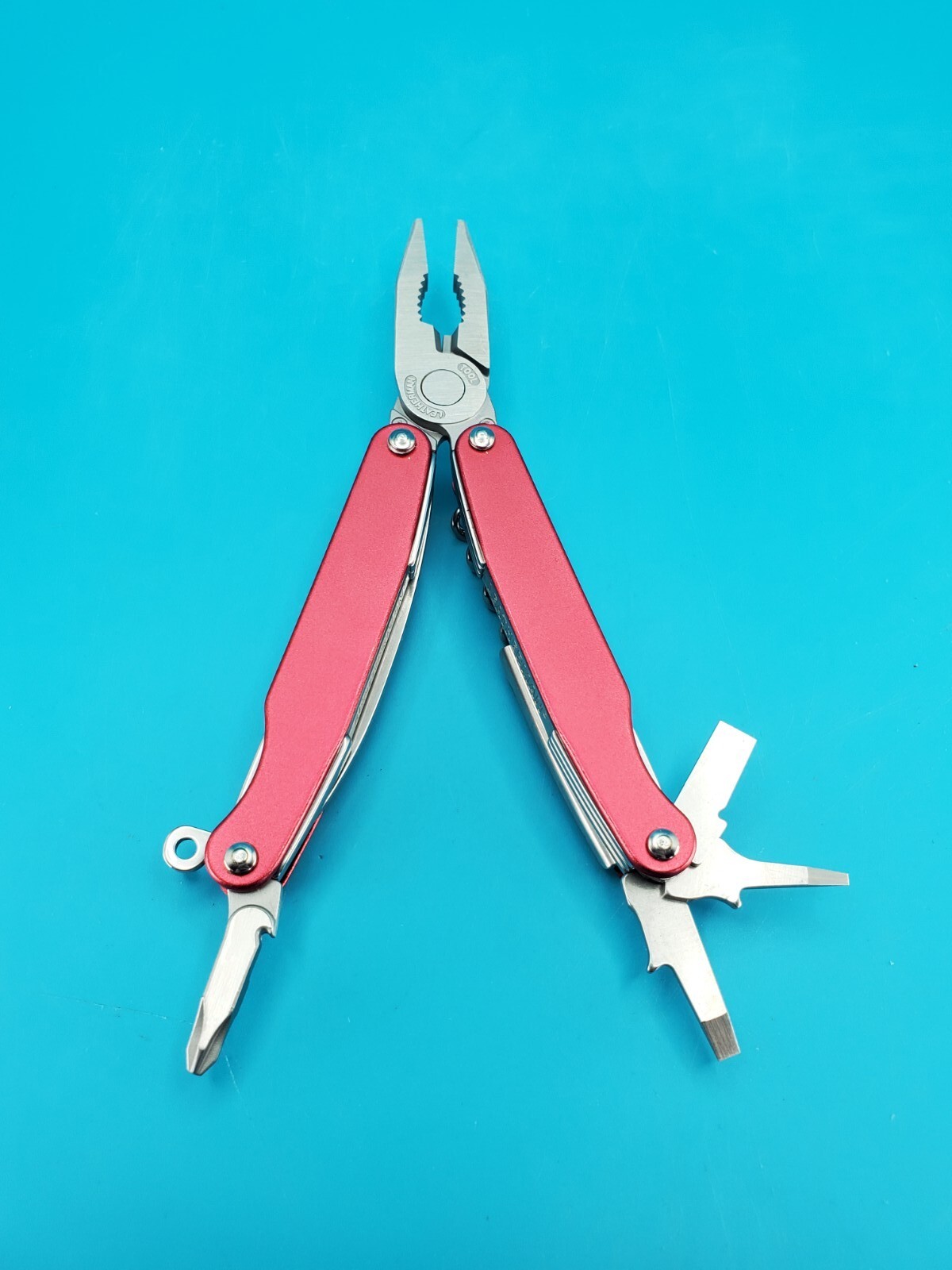Leatherman Juice C2 Red Multi Tool! RETIRED! MINT! WITH LEATHER SHEATH!