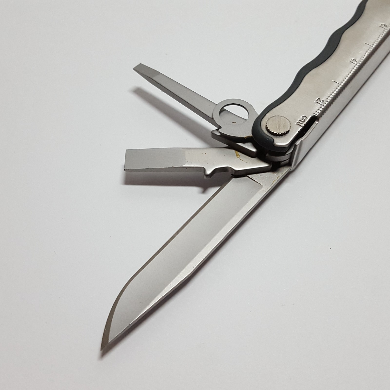 0808 Date Code LEATHERMAN KICK Stainless Steel EDC Multi-Tool & Nylon Sheath