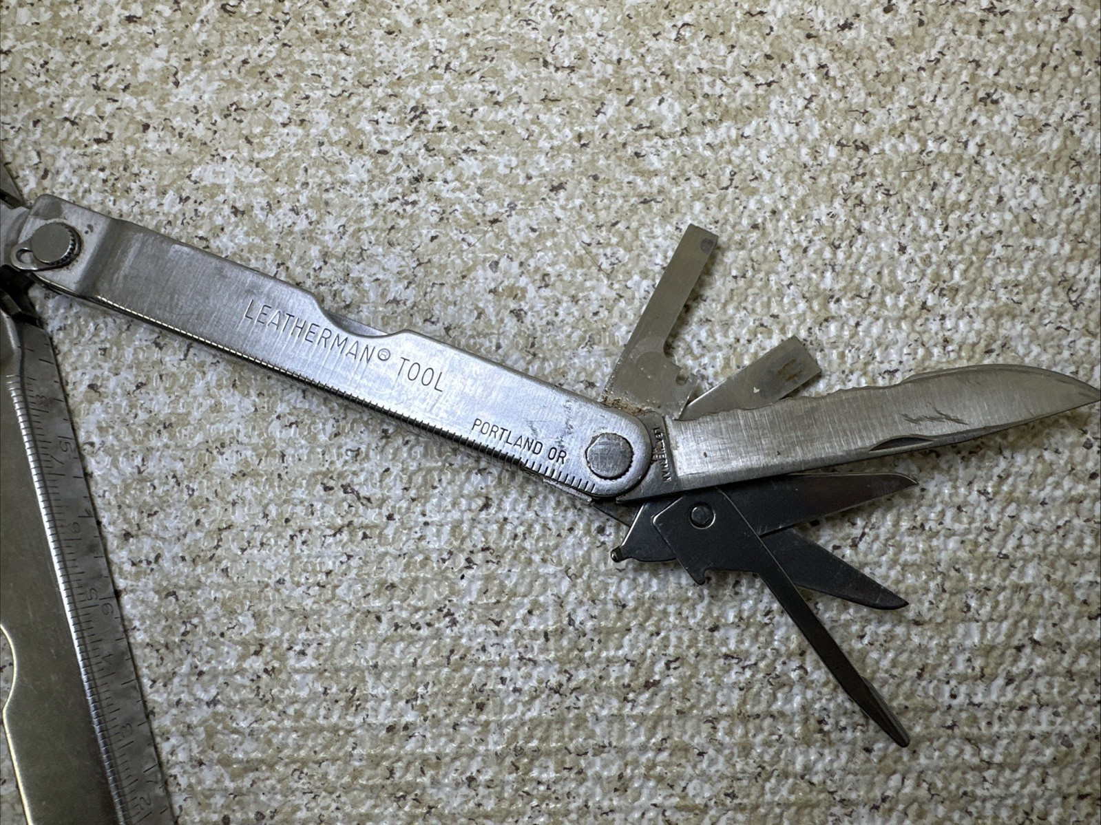 VTG Original Leatherman Multi Tool W/Original Leatherman Sheath “0696” Read Desc