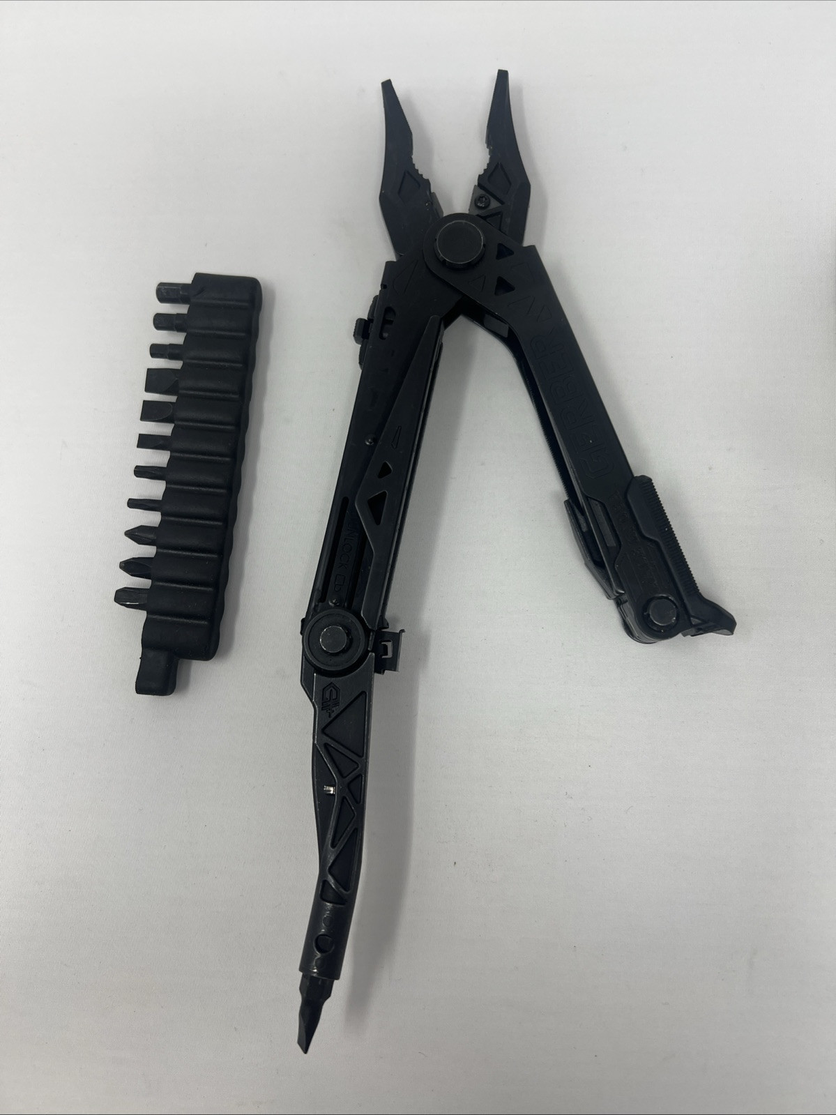 GERBER CENTER DRIVE BLACK MULTI-PLIER WITH MOLLE POUCH & BIT KIT MULTITOOL $135