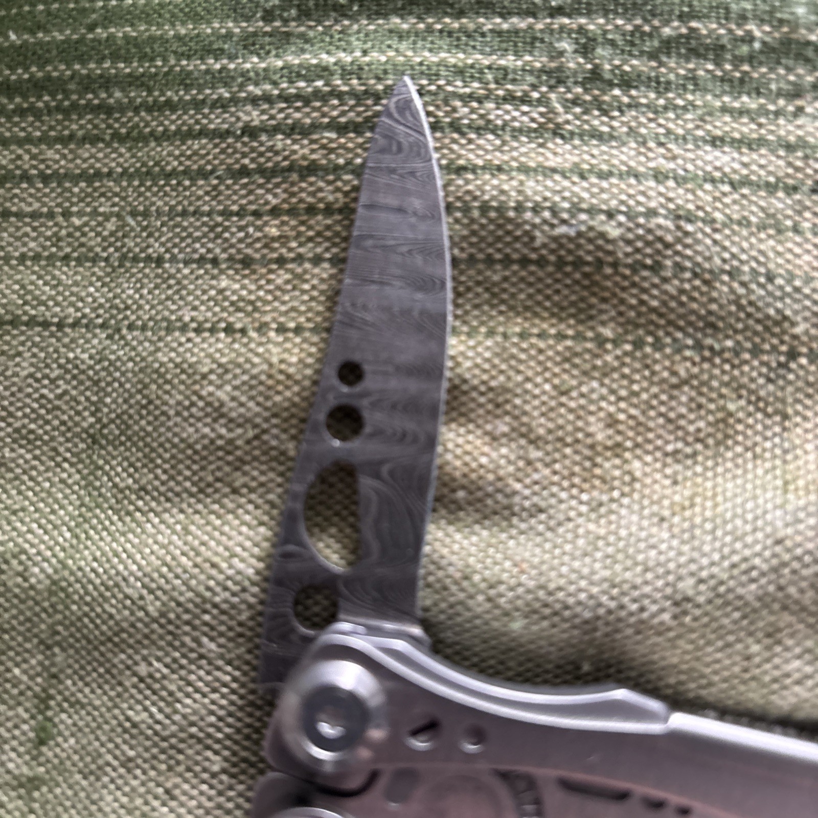 Leatherman Skeletool Multi-Tool – Damascus style Blade