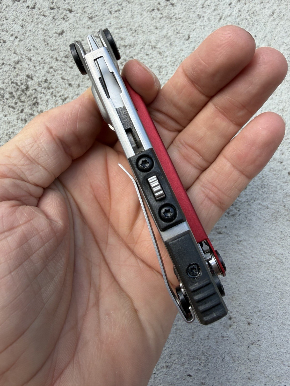 GERBER OCTANE RED/SILVER MULTI-PLIER MULTI TOOL IN SHEATH DISCONTINUED, RARE EXC