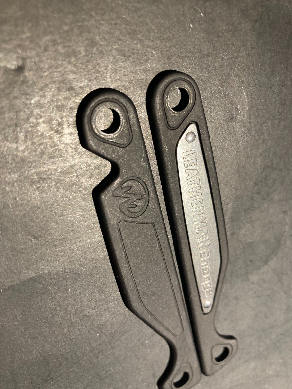 Leatherman Charge ALX AL. Replacement Parts: 2 Handle Scales (Black / silver)