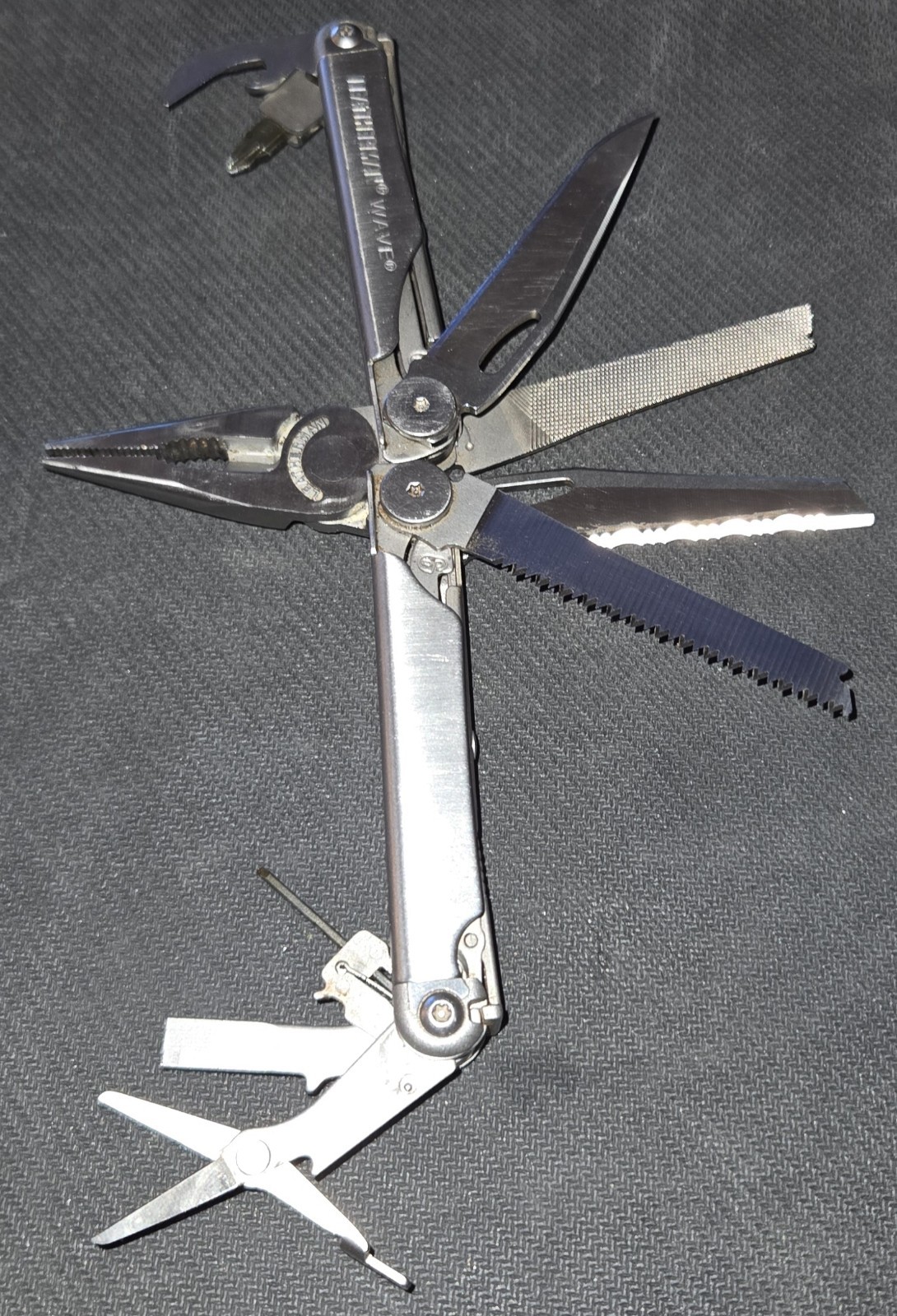 Leatherman Wave Multi-Tool Multitool Pliers Pocket Knife w/ Sheath
