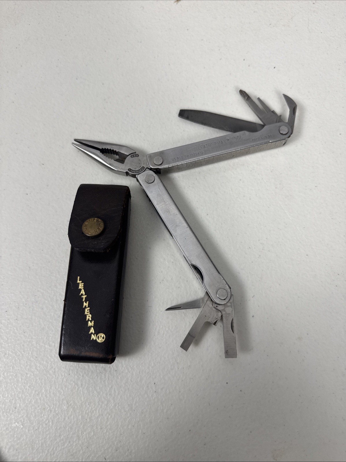 Leatherman Multi-Tool Portland OR TM 1325473 Vintage Pre 1992 & Leather Sheath