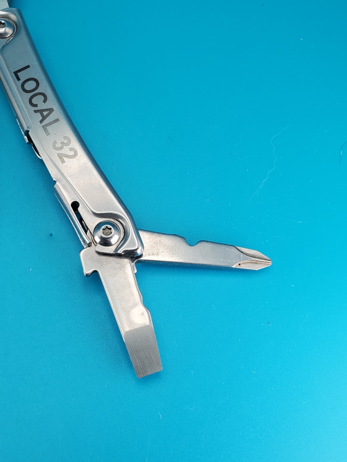 Leatherman Rev 3.8″ Multi-Tool, Stainless! *LOCAL 32*