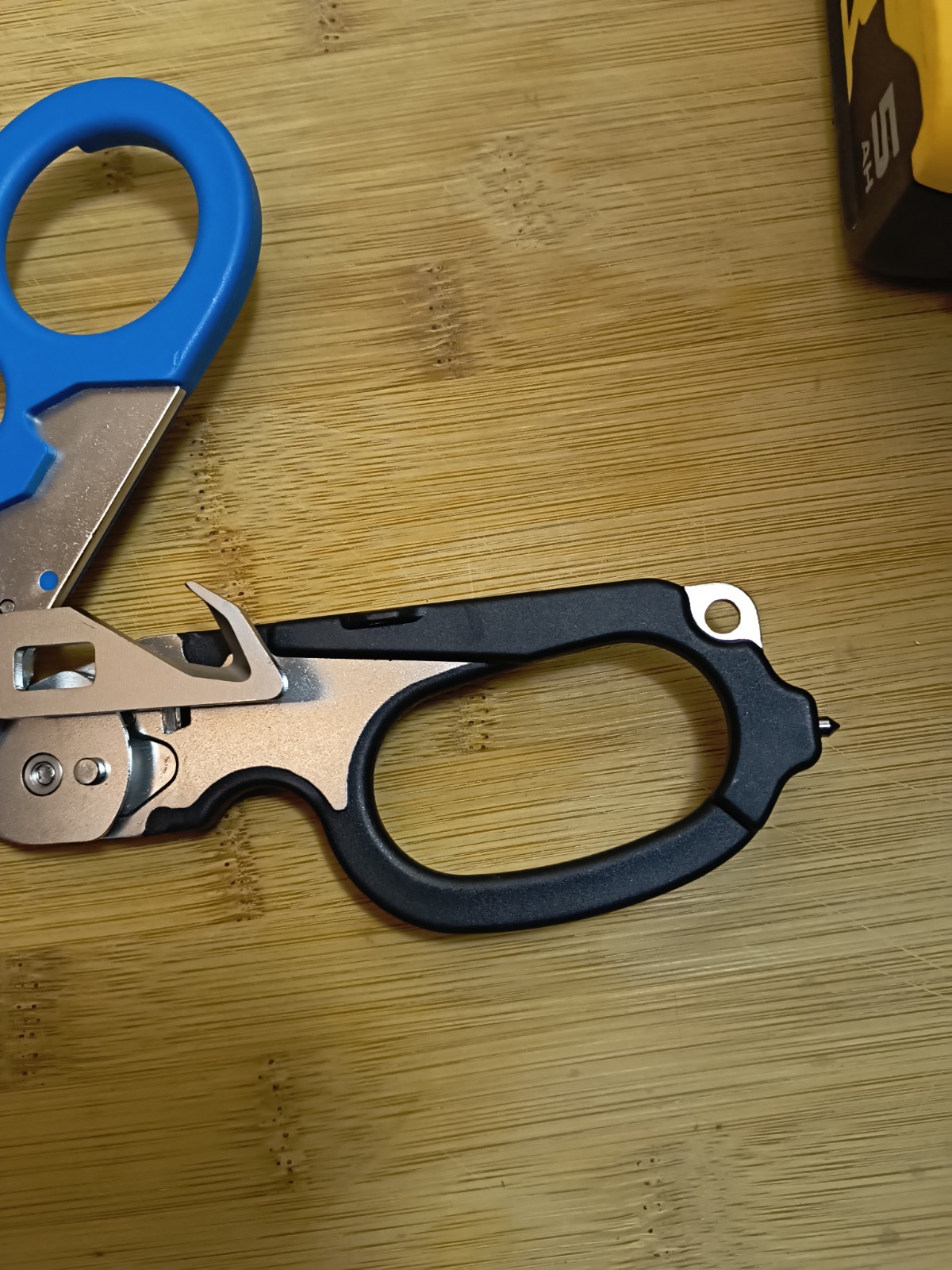 6 In 1 Trauma Rescue shears Multi Tool/ Compared To Raptor Blue/Black Carry Case