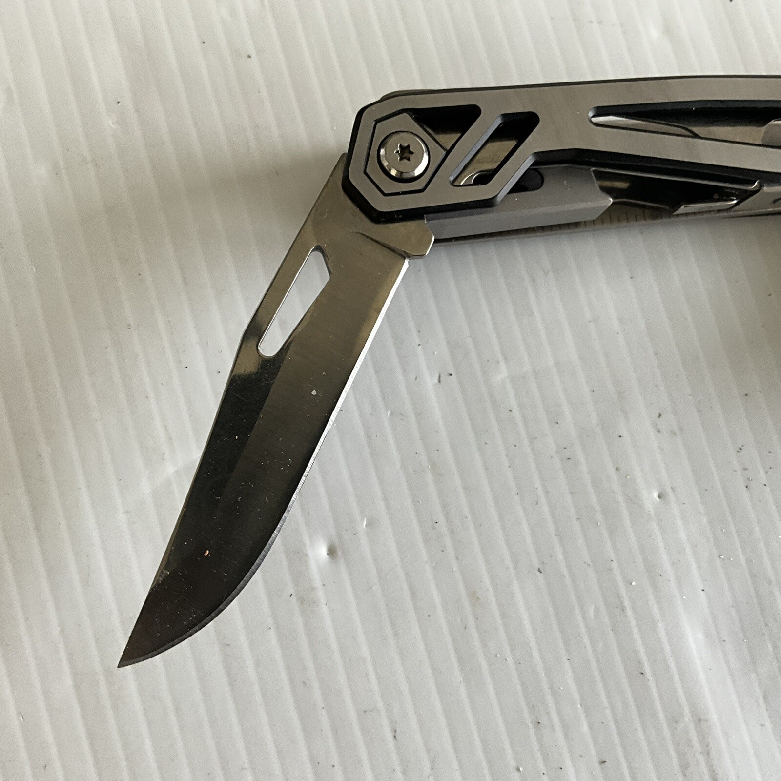 MOSSYOAK Multi Tool Utility Pocket Knife Screwdriver Pliers Survival Camping EDC