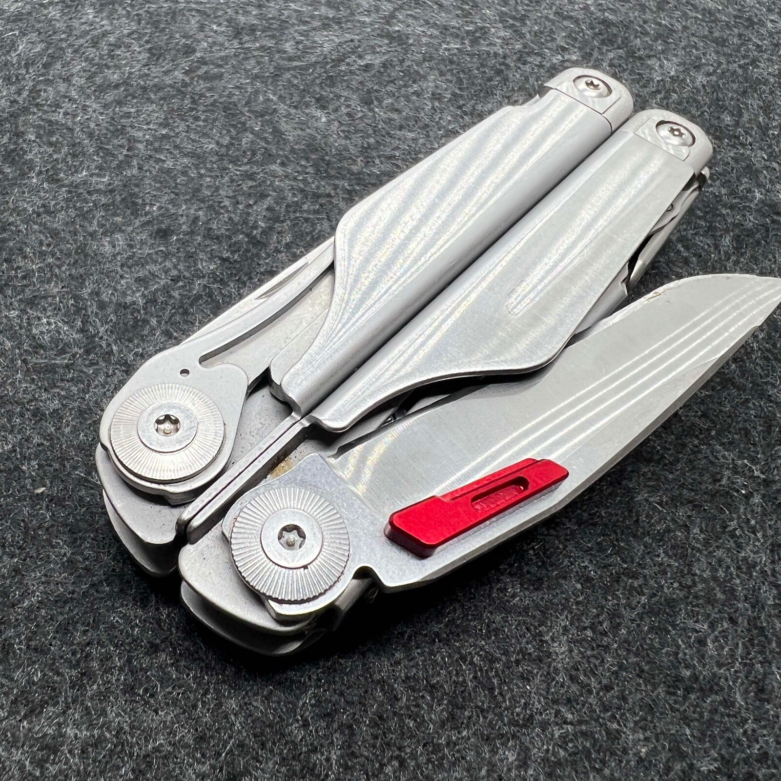Aluminum Alloy Thumb Grip Easy open push button For Leatherman Surge CNC DIY