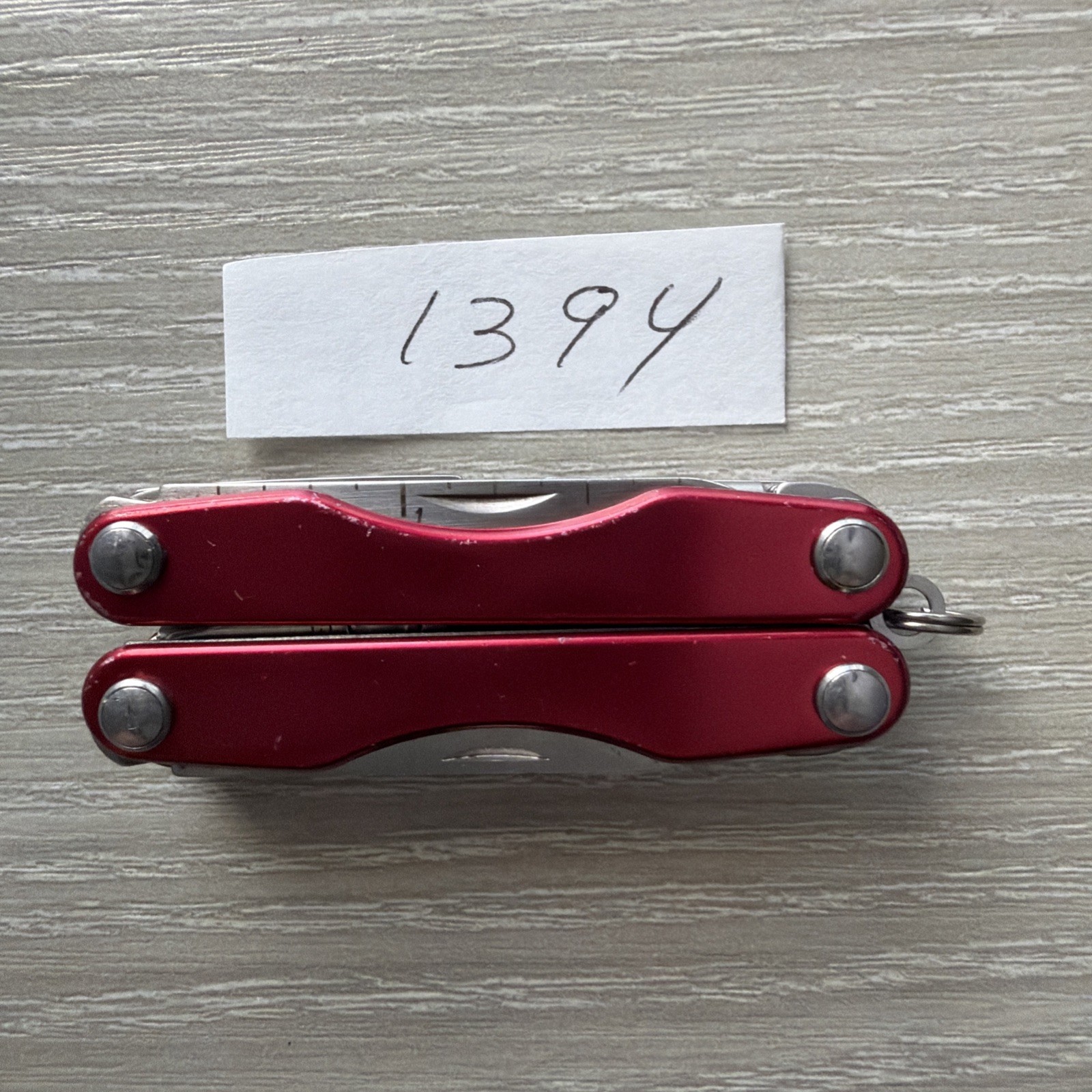 Leatherman Squirt S4 MultiTool Scissors Knife File Drivers Tweezers Red Metallic