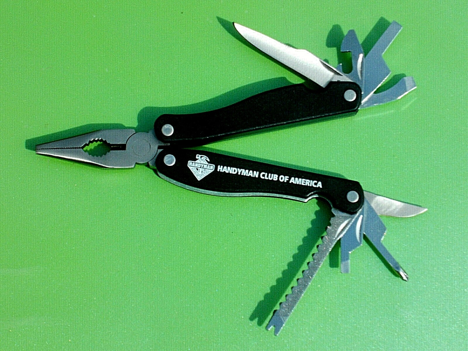 HANDYMAN CLUB OF AMERICA FOLDING KNIFE 9 MULTI TOOL PLIERS WIRE STRIPPERS SAW