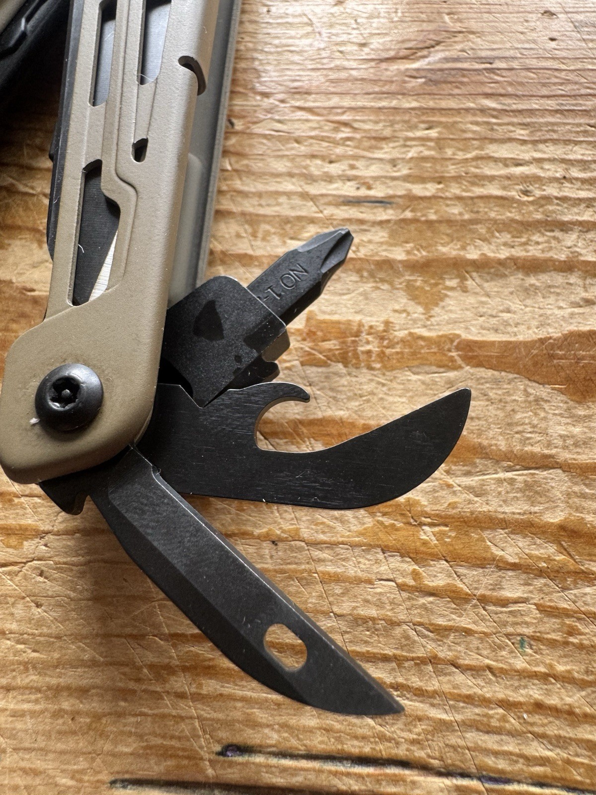 Leatherman Signal Multitool Coyote Tan Black Oxide – Factory Replacement NEW