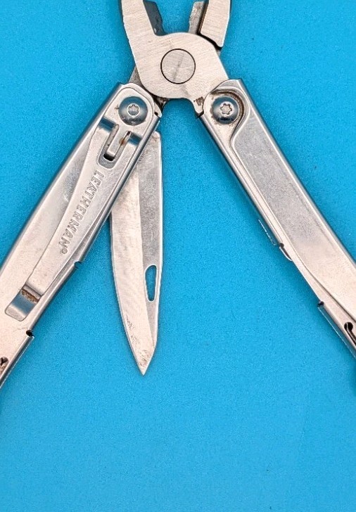 Leatherman Rev 3.8″ Multi-Tool, Stainless! *SOME RUST ON ITEM*