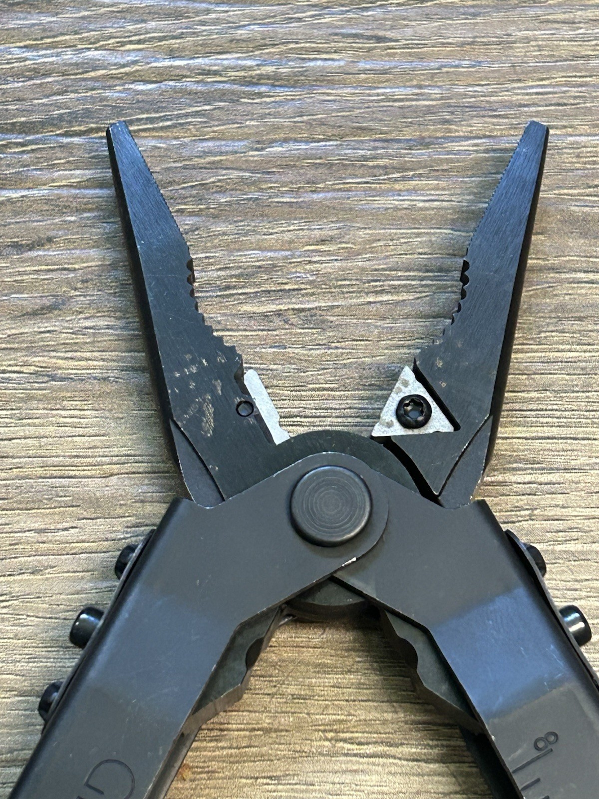 Gerber MP600 Black Oxide Multi-Tool With Sheath Carrying Case