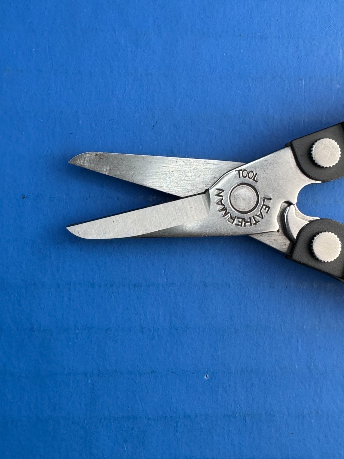 Leatherman Micra 10 in 1 Multitool Anodized Aluminum – Jet Black