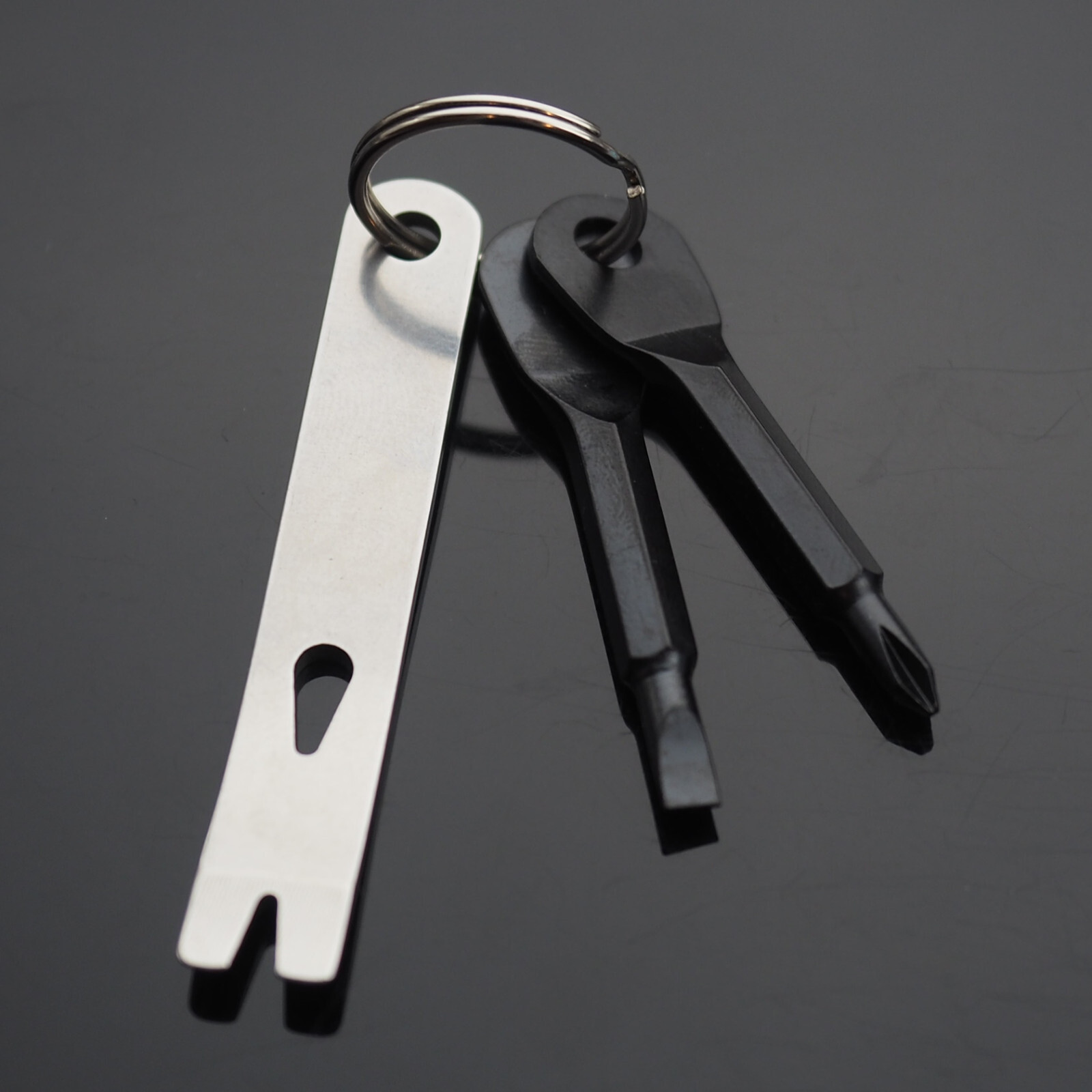 2pcs Combo Crowbar & Key Screwdrivers Keychain Carabiner Clip EDC Black & Silver
