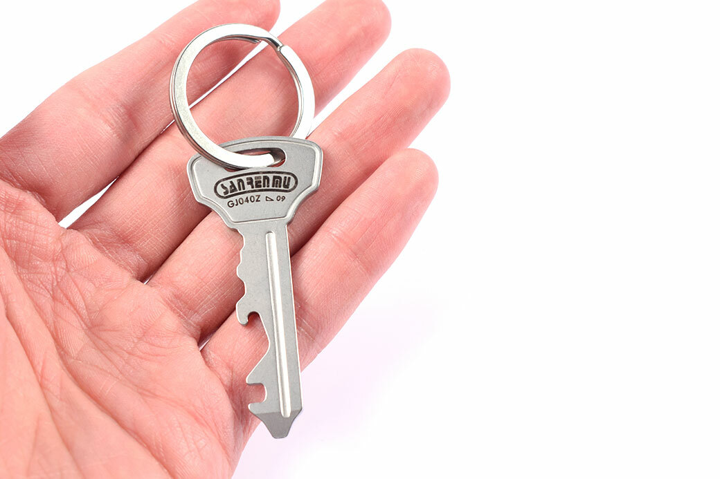 Sanrenmu GJ040Z Key chain Multi EDC Tools Bottle Opener Screwdriver w/ Key Ring