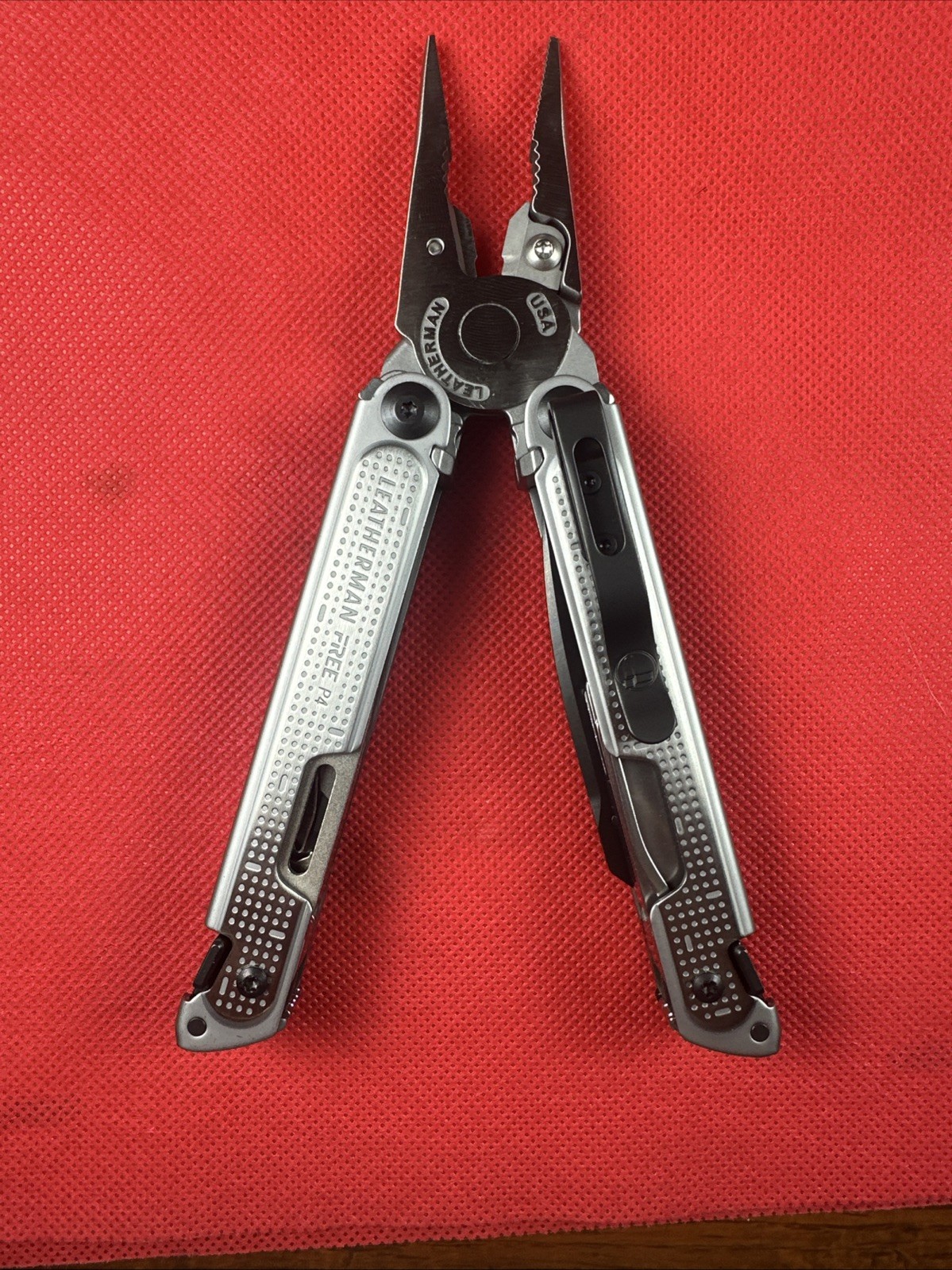 New Custom Black & Stainless Leatherman Free P4 w/ ARC Blade file Awl Mini bit!