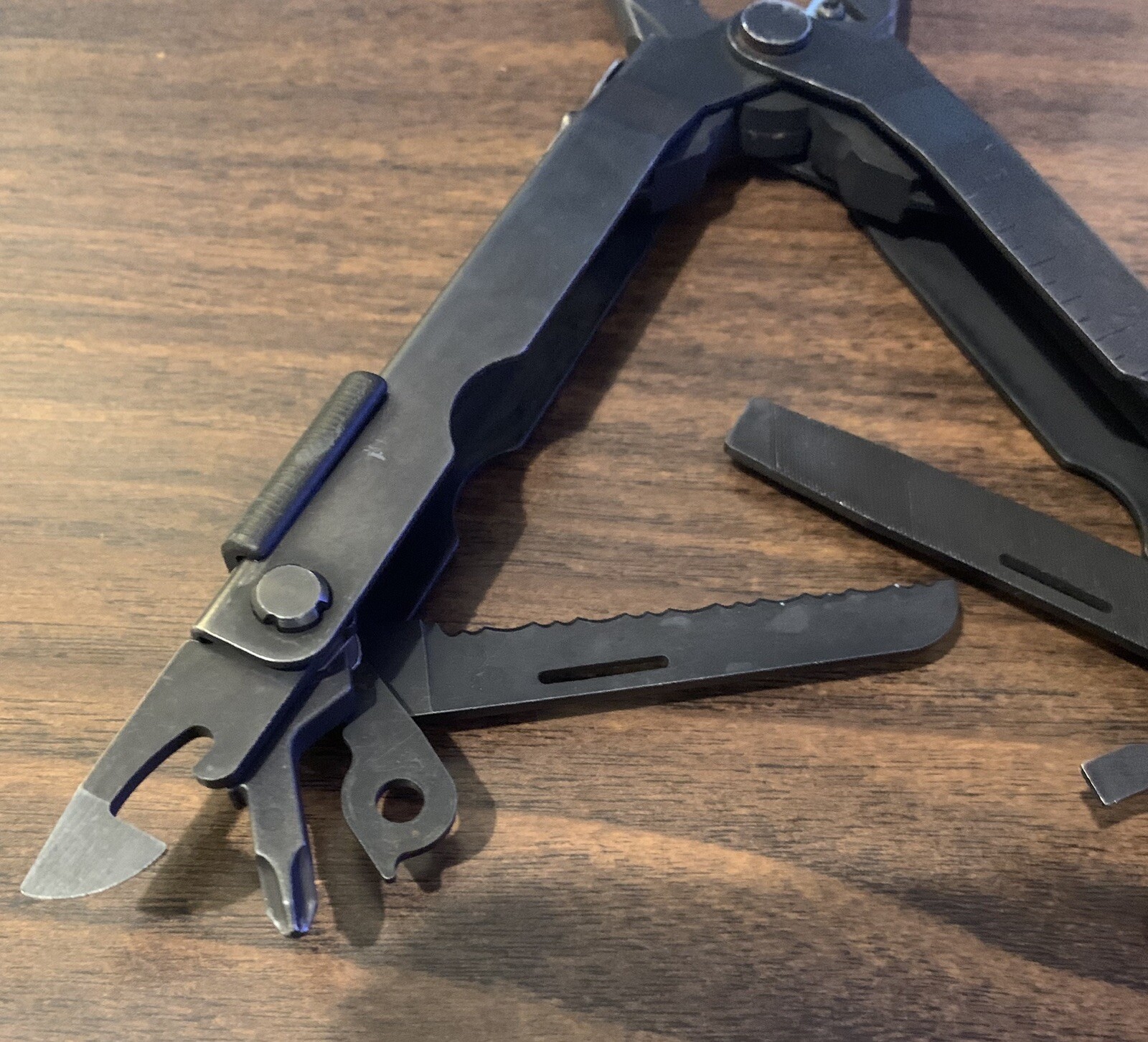 Gerber MP600 Black Oxide Multi-Tool Needle Nose Pliers Carbide Cutters Knife