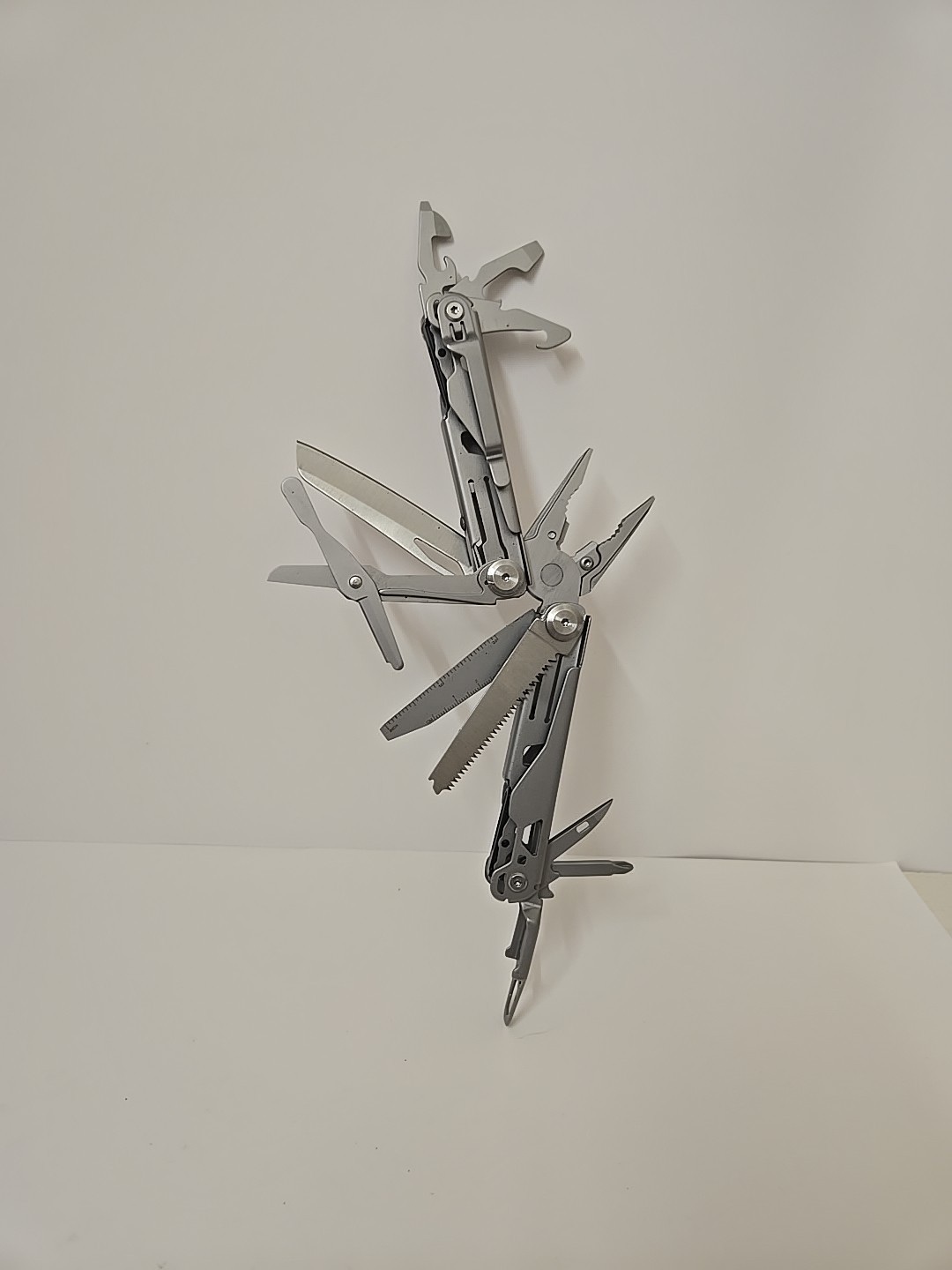 NexTool Flagship Captain Multi Tool Locking Mechanism Stainless Handles