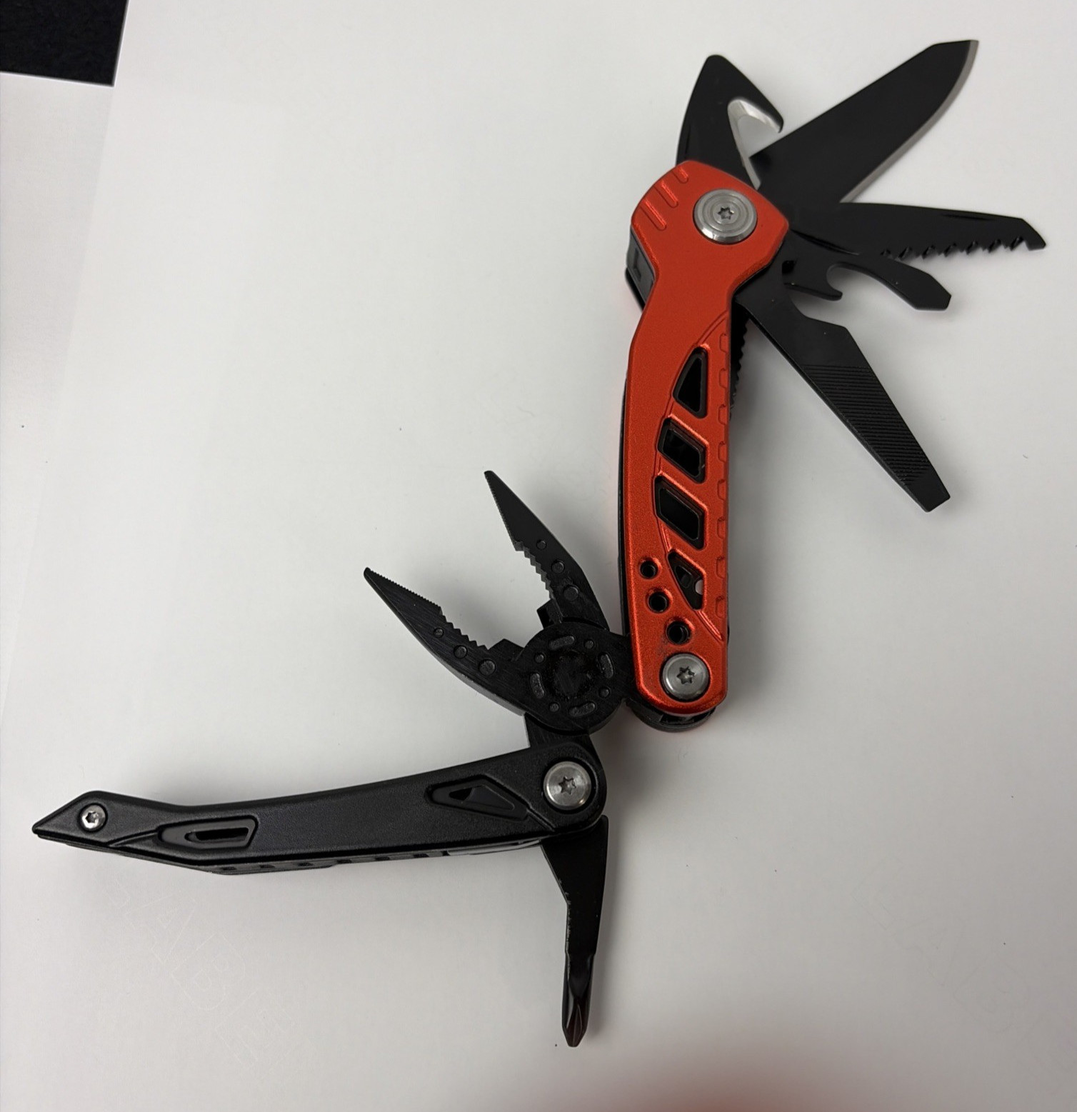 Bear Grylls® Multi Utility Tool 82195 with belt pouch