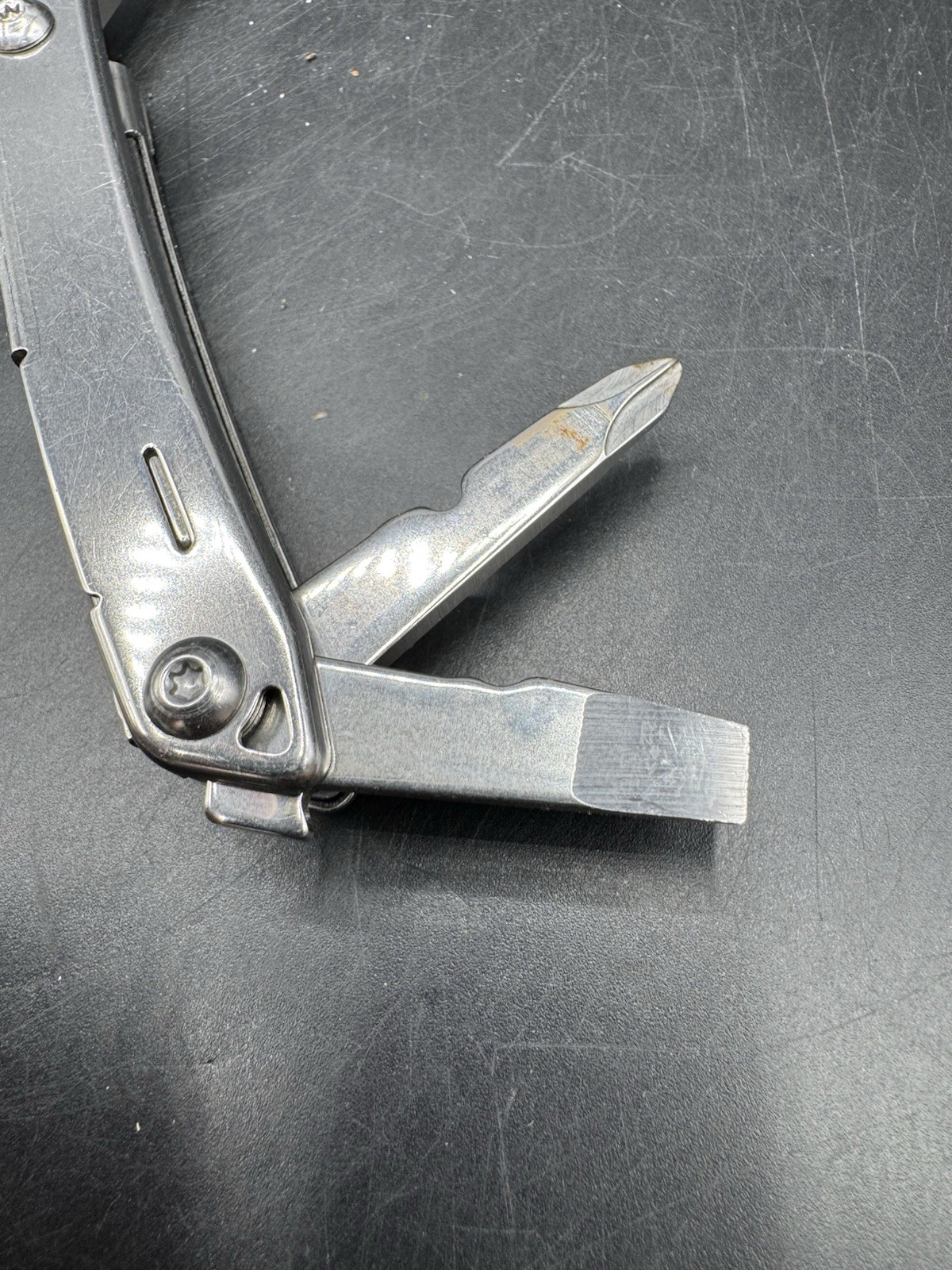 Leatherman Sidekick Stainless Steel Multi Tool – Silver With Case