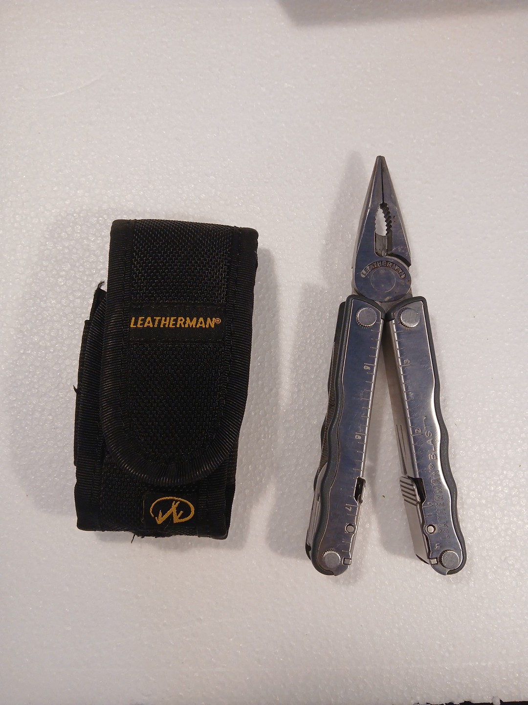 Leatherman BLAST Multi-Tool w/ Factory Sheath Retired 15 functions Great Cond