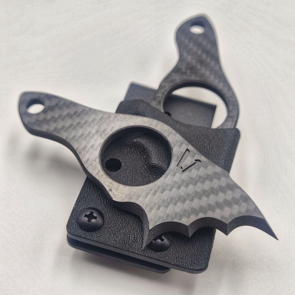 Non metallic EDC – Carbon fiber ultra-thin card Tool