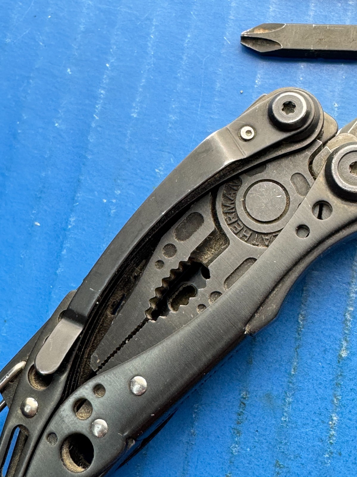 Leatherman Skeletool Multi-Tool Pliers Combo Knife Bit Driver – Topo