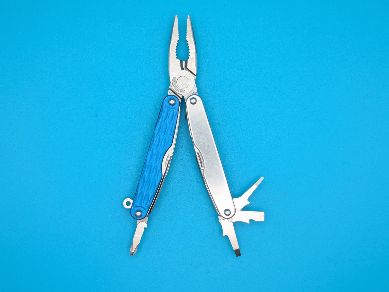 Leatherman Juice CS4 Multi Tool! Retired! COLUMBIA BLUE!
