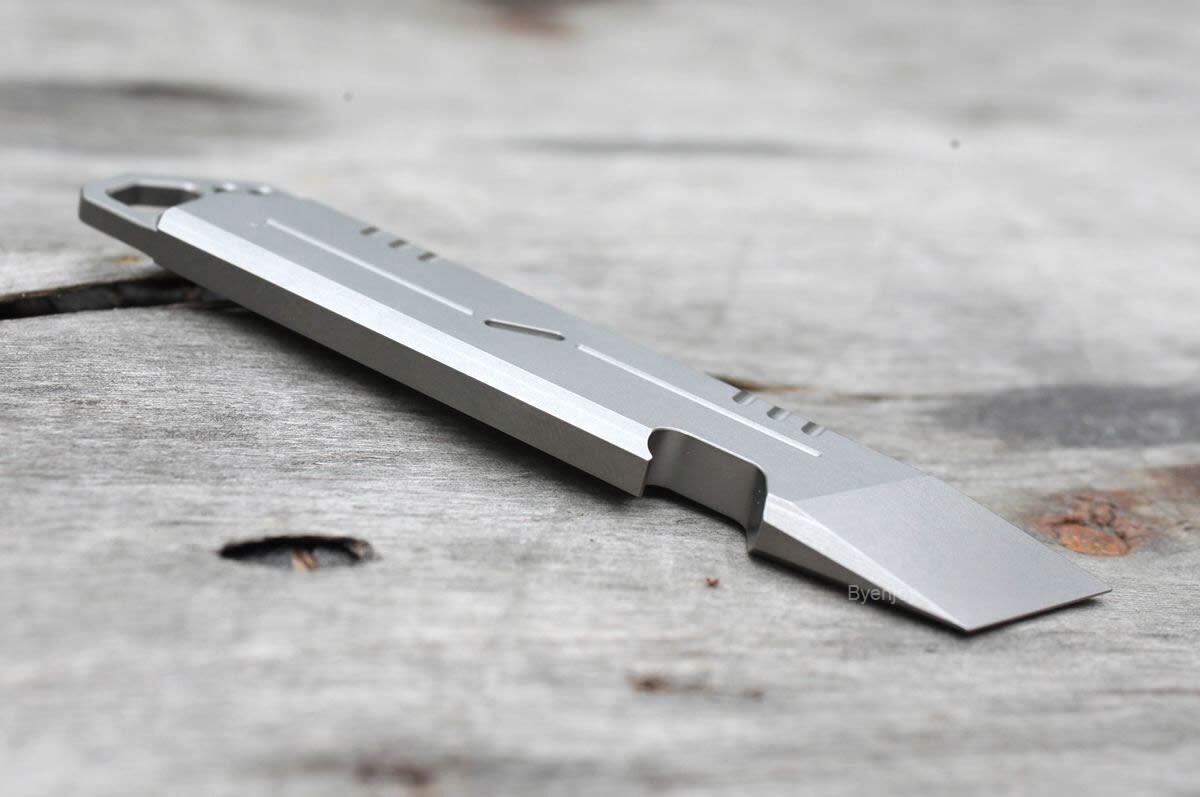 Titanium Crowbar Pry Bar Pocket EDC Pocket Tool Bottle Opener Pendant Open Box