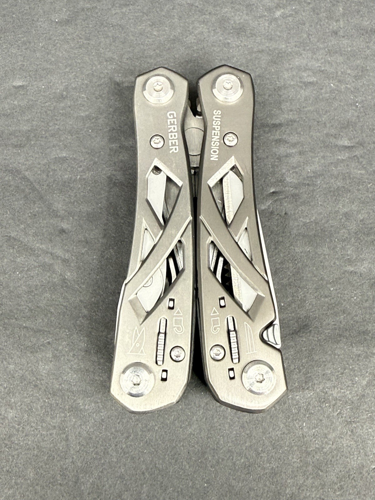 GERBER Gear Suspension 12-in-1 EDC Multi-Plier Multitool with Pocket Knife