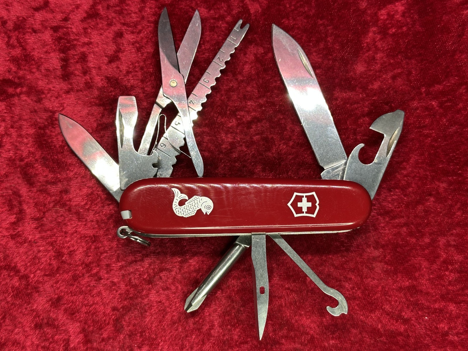 Victorinox Fisherman Swiss Army Knife 12 Tool No Sheath Random Pick Used (431)