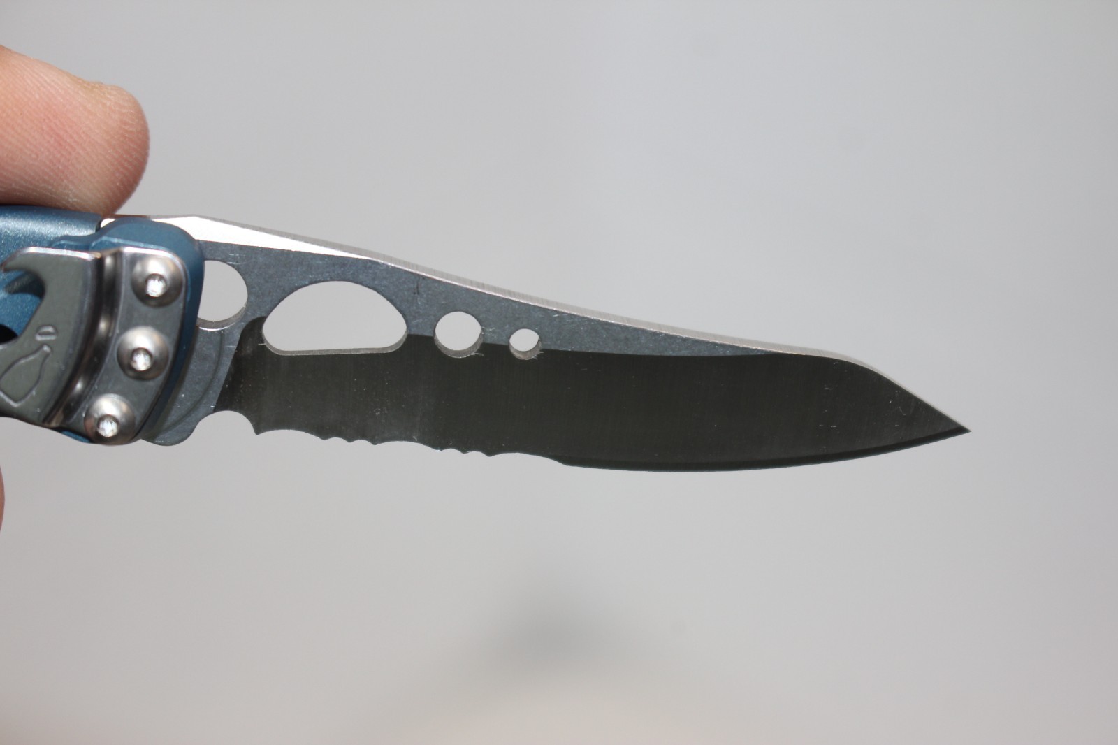 Leatherman Skeletool KBx Pocket Knife EDC Small Half-serrated, Blue, EUC!!!!