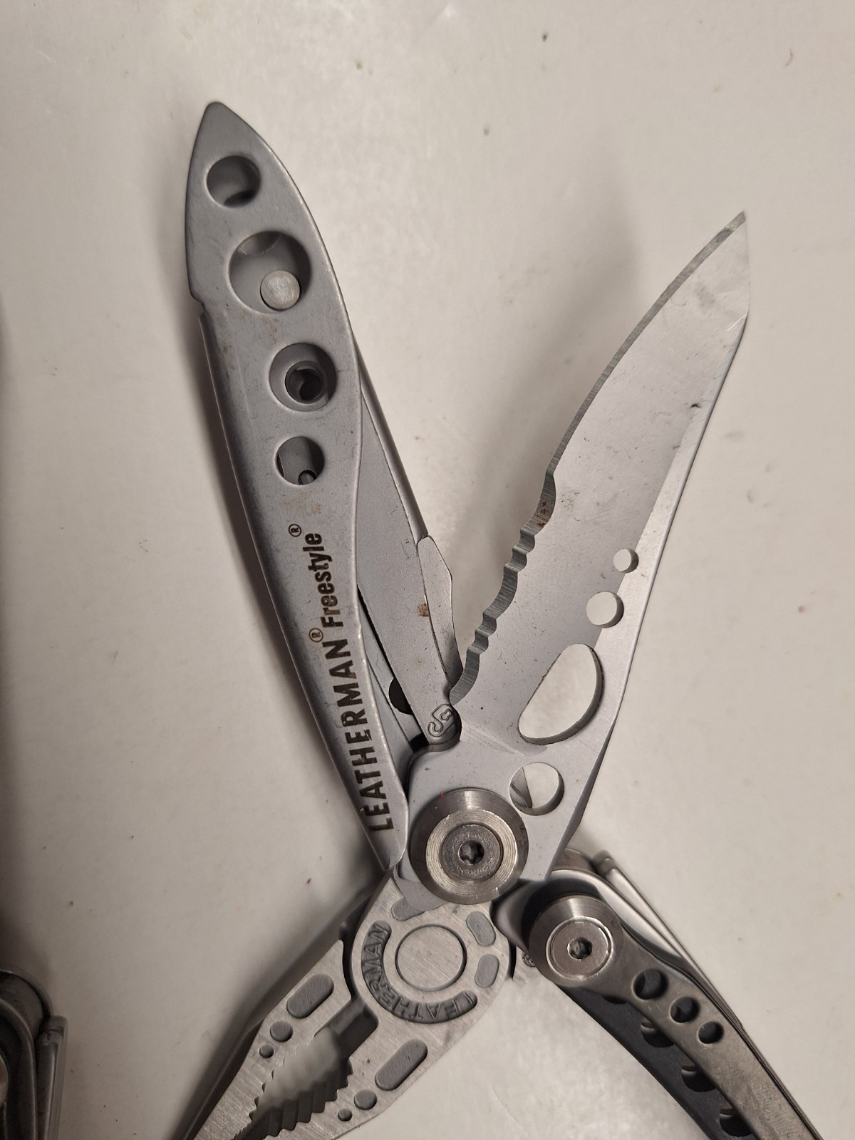 2 LEATHERMAN FREESTYLE Multi Tool Fishing Hunting Camping NICE LOT 2009