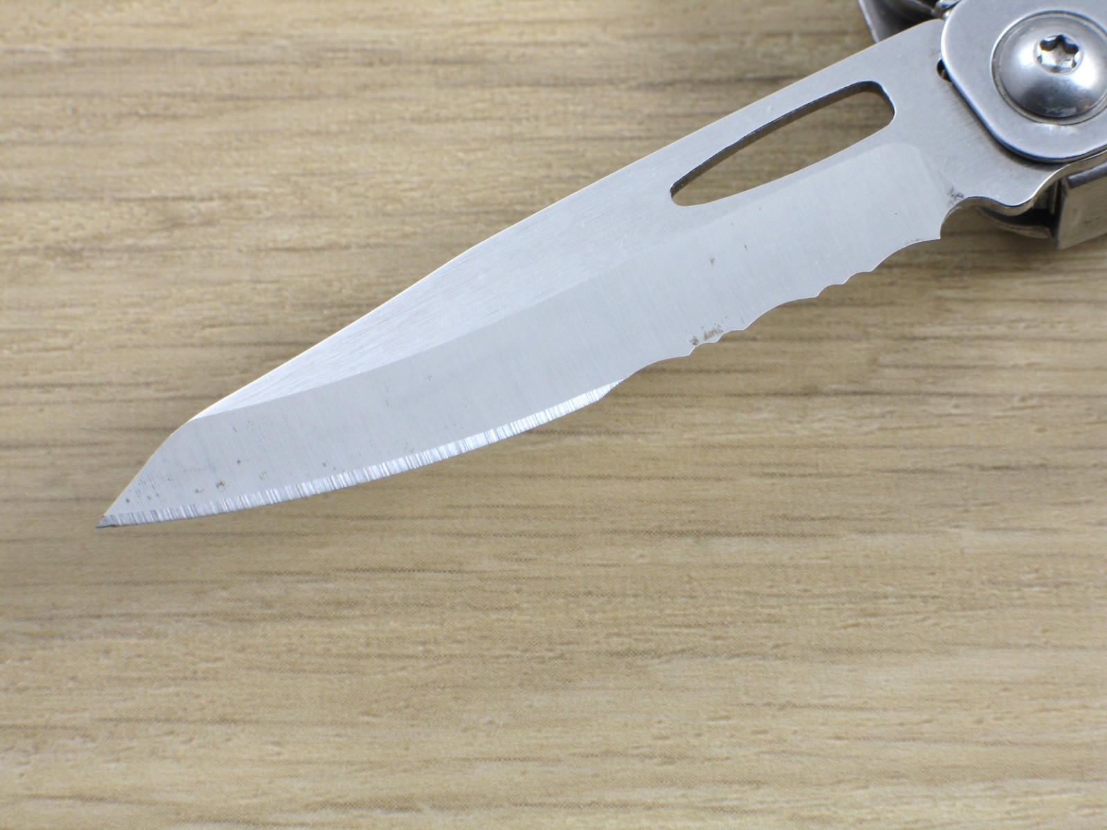 Leatherman Wingman Multi-Tool, Knife, Pliers, Stainless, USA – “SUFFOLK OEA”