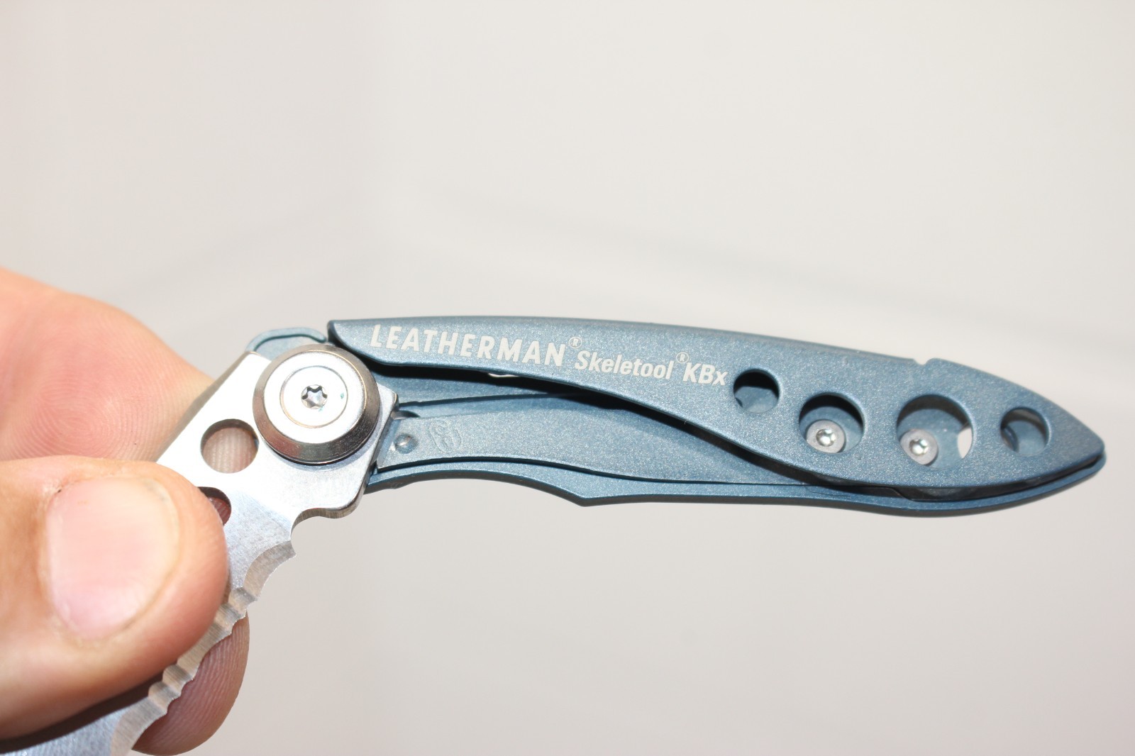 Leatherman Skeletool KBx Pocket Knife EDC Small Half-serrated, Blue, EUC!!!!