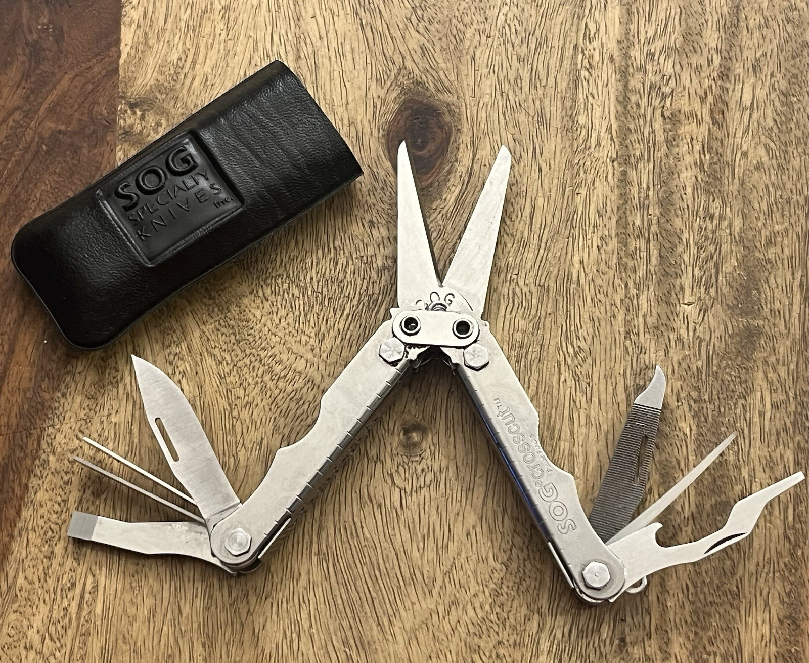 SOG Crosscut Multitool Knife TSA Confiscated w/SOG Sheath ~TASKCo￼