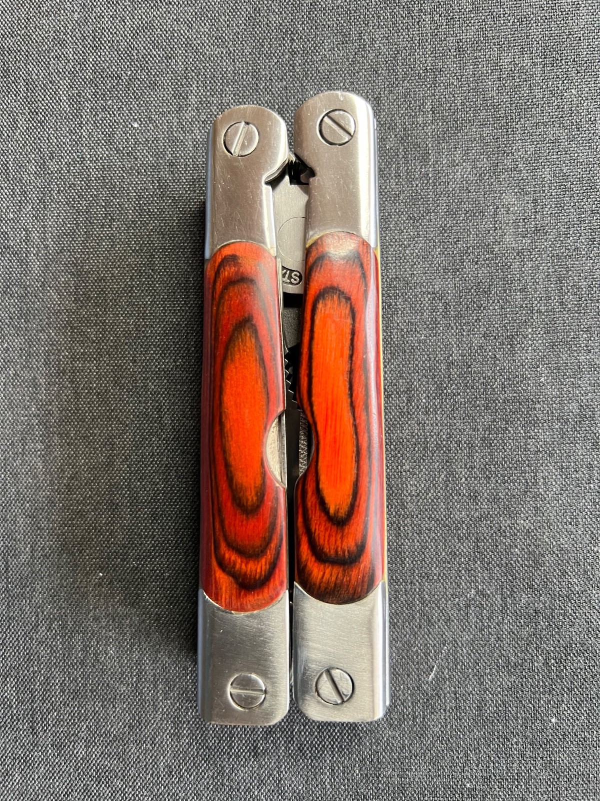 SHEFFIELD MULTI-TOOL KNIFE #2CR SHOWS NO SIGNS OFUSE