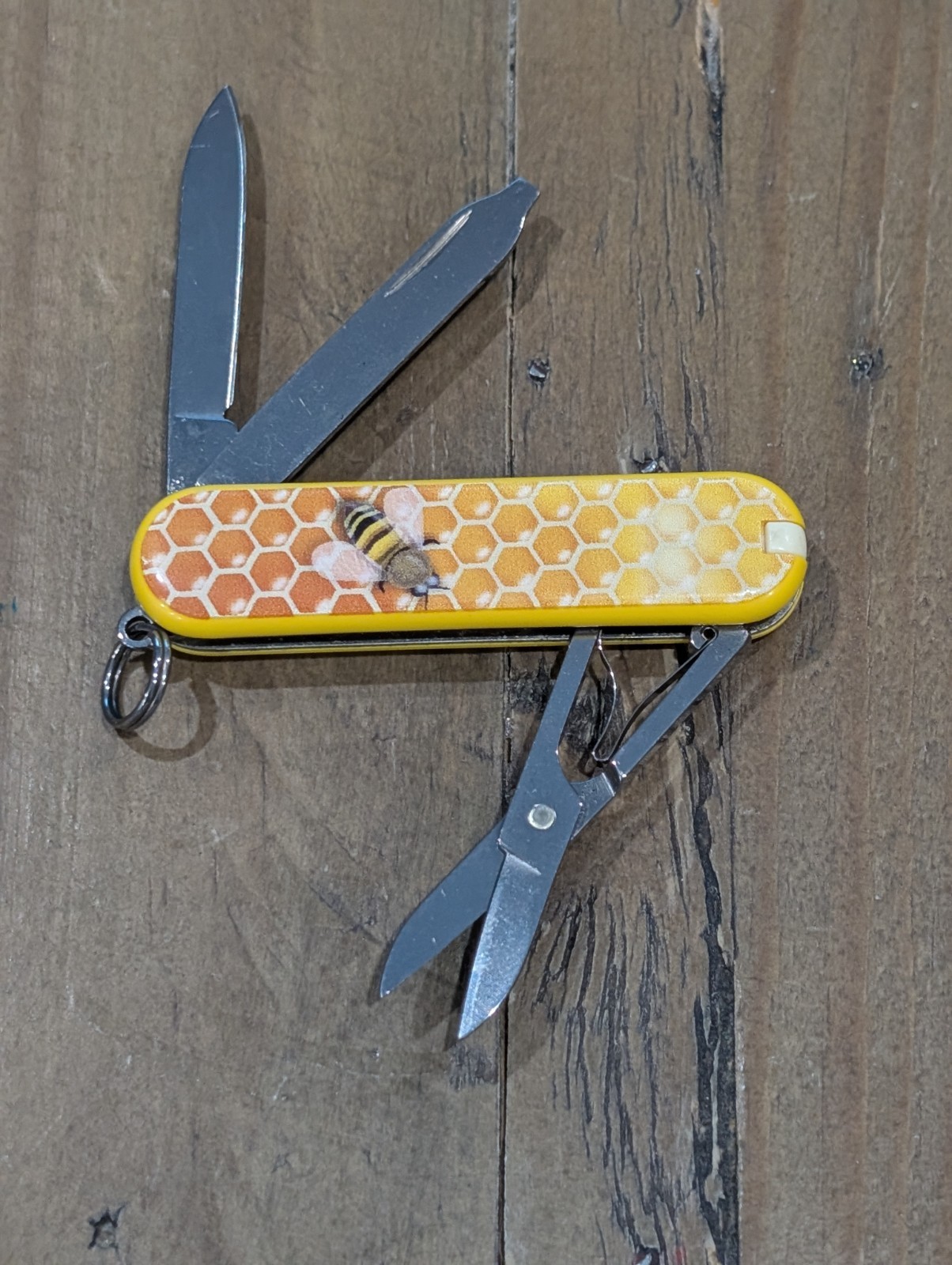 Victorinox – Honey Bee Classic SD – Swiss Army SAK – Multi-Tool – BS-123