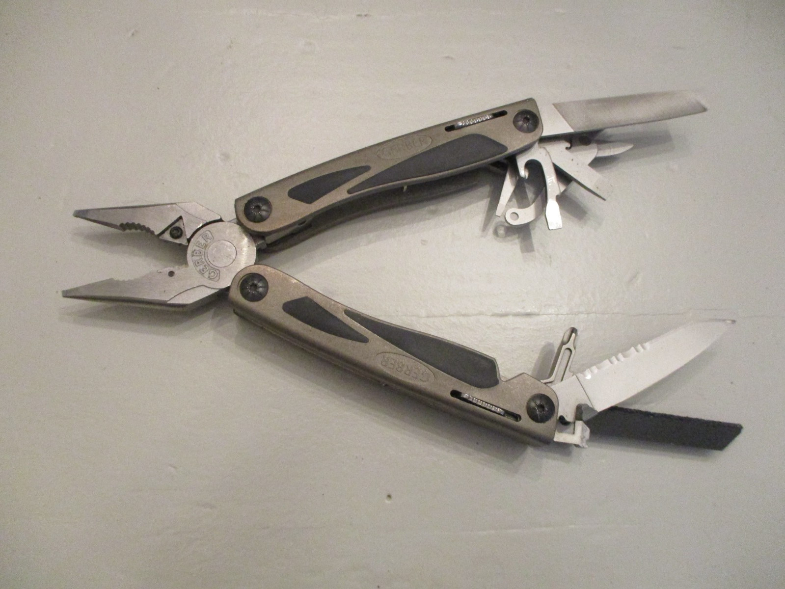 MULTI-TOOL SET (3) GERBER MP800 LEGEND+LEATHERMAN+SOG w/2 LEATHER CASES – NICE!