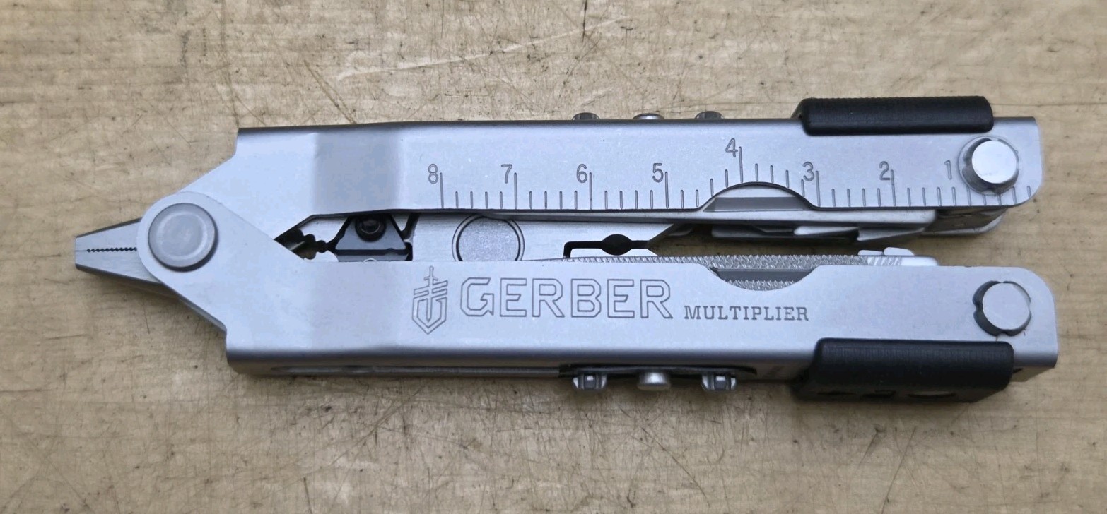 New Gerber Needle Nose Multi-Plier Multi-Tool With Sheath