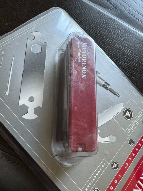 Victorinox Swiss Army Knife, Sport Ratchet/Pouch 19 functions *NEW IN PACKAGING*