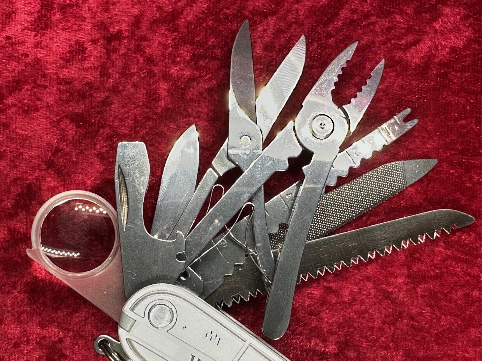 Victorinox SwissChamp SilverTech Swiss Army Knife 91mm 21 Tool 8 Layer (674)