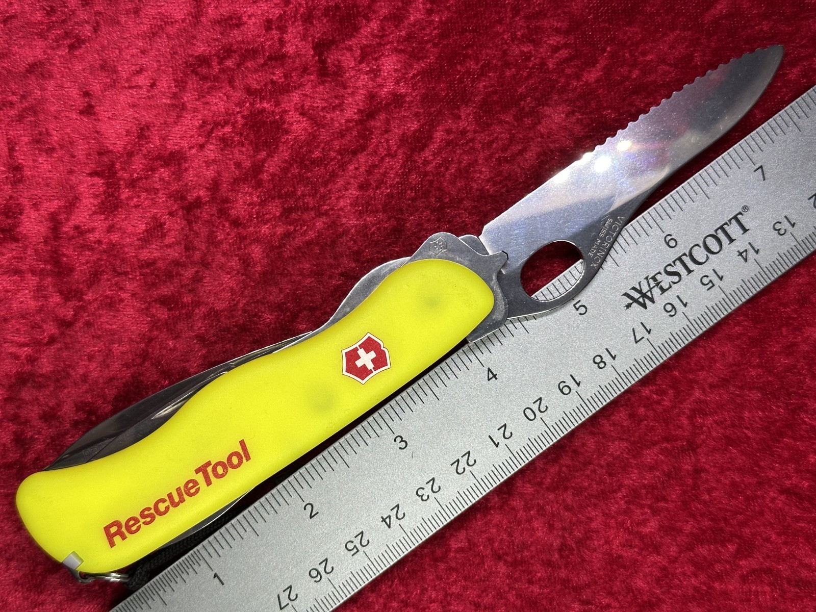 Victorinox RescueTool StayGlow Handle Large Swiss Army Knife 111mm 11 Tool (642)