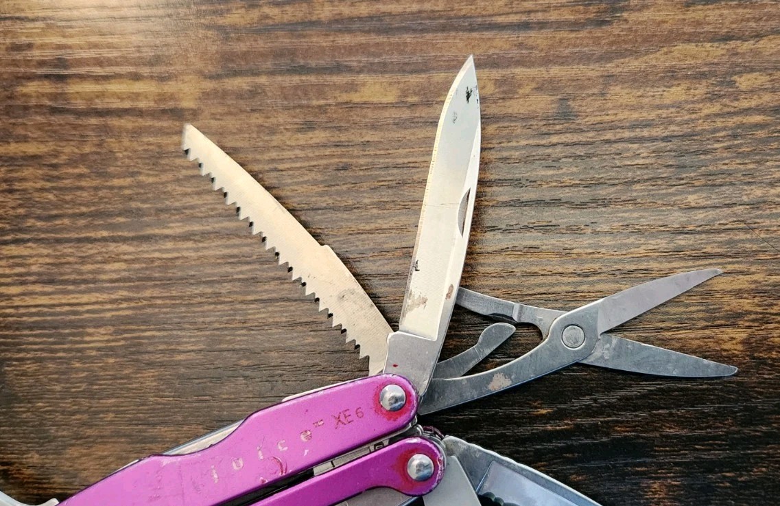 RARE Leatherman Juice XE6 Purple Thunder Pliers Multitool- Great Condition D71