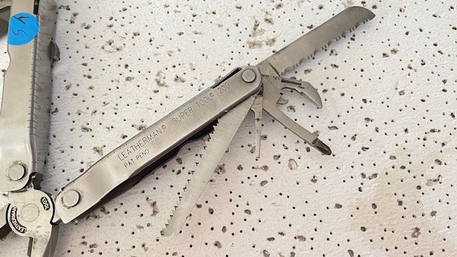 Leatherman SUPER TOOL 200 Stainless Steel Silver Multi Tool Pliers,Knife, Opener