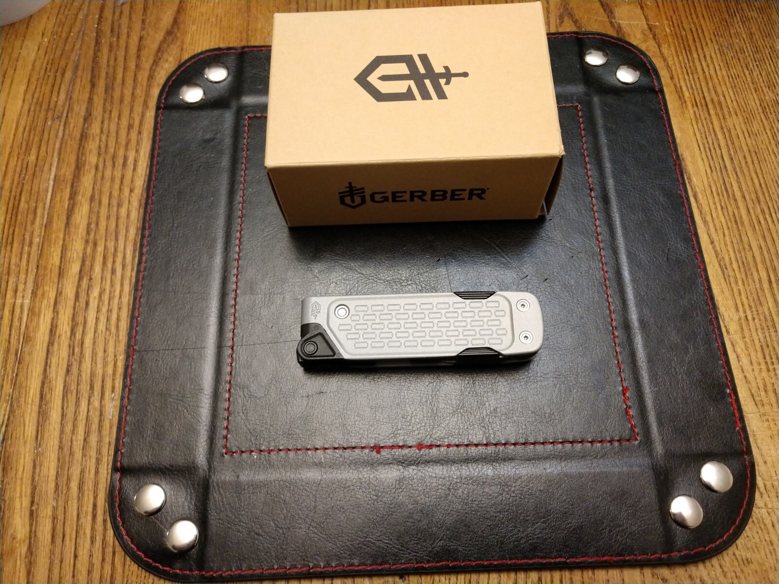 Gerber Lockdown Driver Multitool 8 Tools N 1 3.8″ Closed 4.5 OZ Aluminun Handle